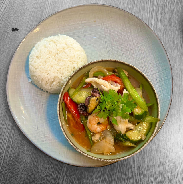 Fruits de mer à la mode du Cap Saint Jacques aux légumes d’été, acidulés au vinaigre de sorgho