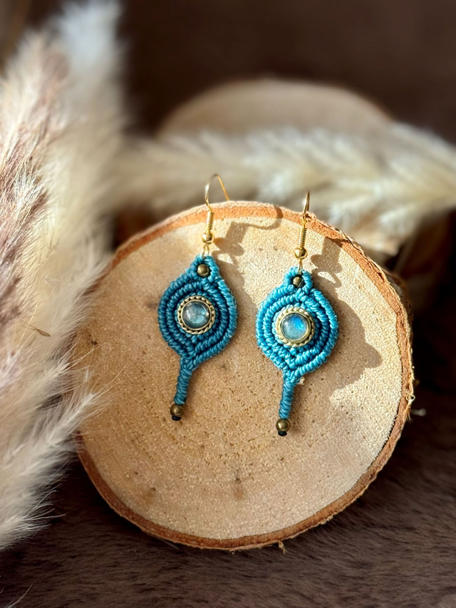 Boréale - Boucles d’oreilles micro-macramé et labradorite / Collection Céleste