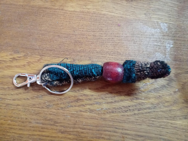 Beaded material keyring style 1