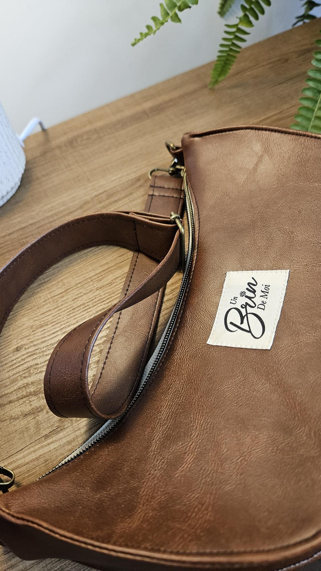 Sac demi-lune en simili cuir marron