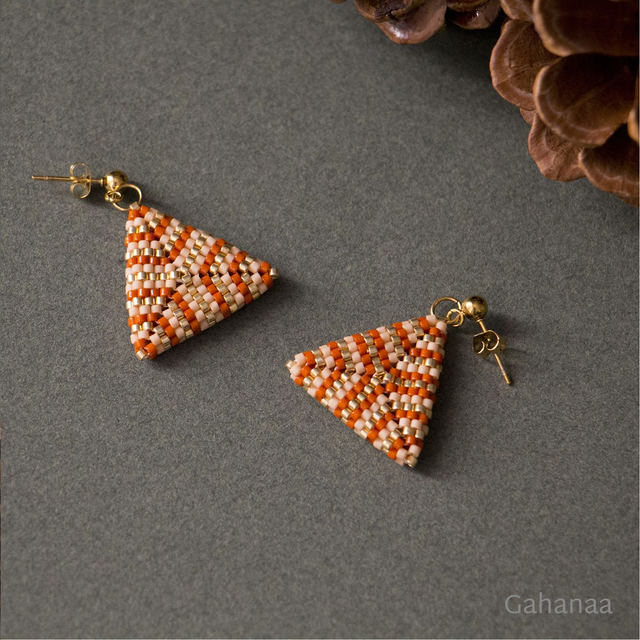 Mathilde, boucles d'oreilles couleur terracotta, hachures tricolores