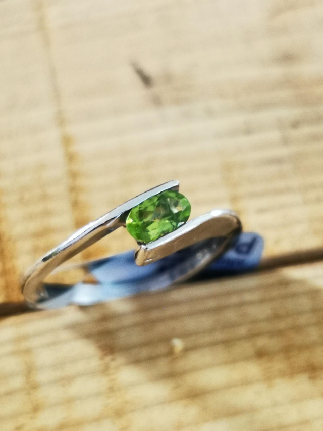 Bague argent 925 et peridot faceté 