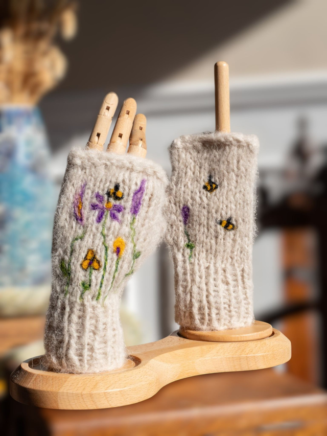 Mitaines Tatouées - Bourdon butinant 