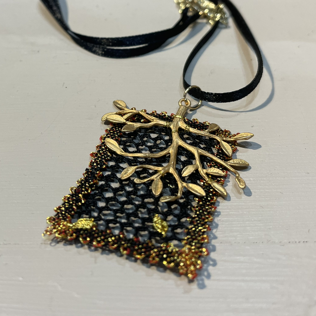 Pendentif résille 