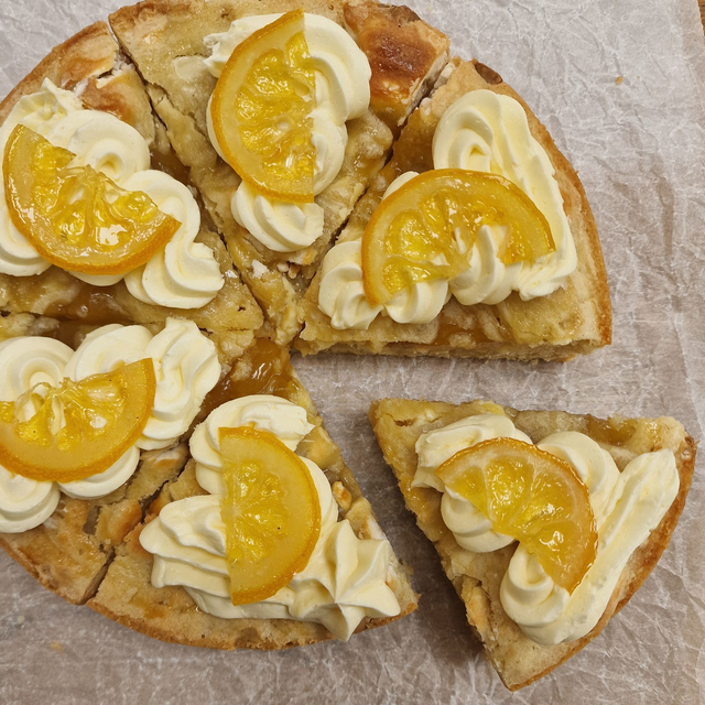 Lemon meringue blondies (whole 7&quot;)