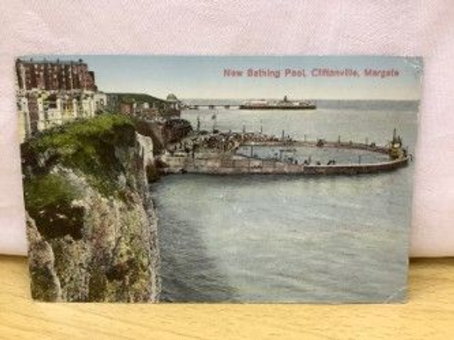 Margate, Cliftonville, Kent, New Bathing Pool, Posted 1929 vintage unbranded postcard. Our Ref no. R191 £2.25