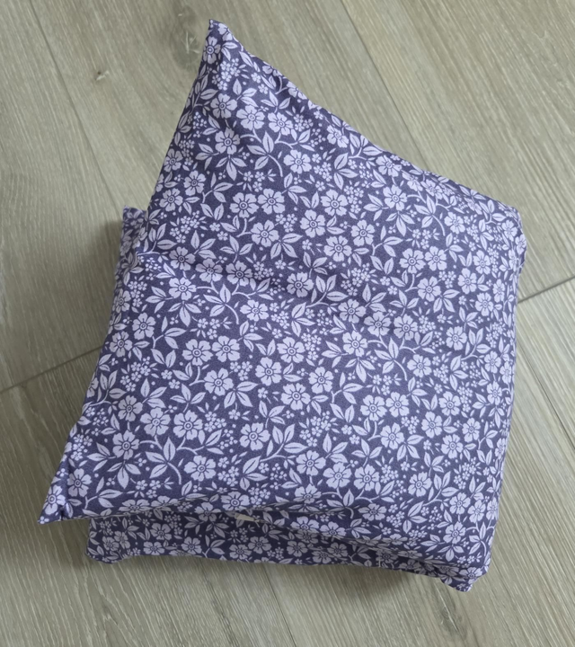 Wohlfühlkissen "klein" 25x50cm " lila mit Blümchen "