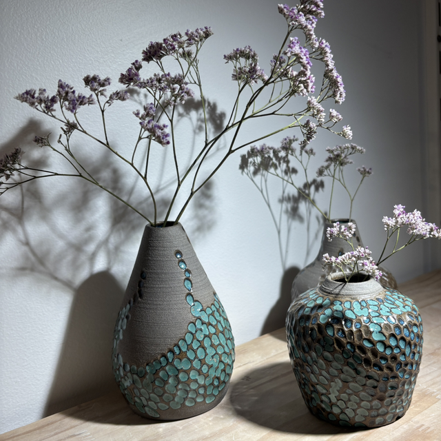 Lot de 3 soliflores en grès gris émaillé