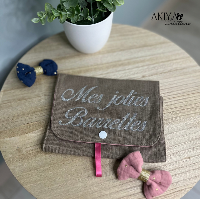 Pochette à barrettes