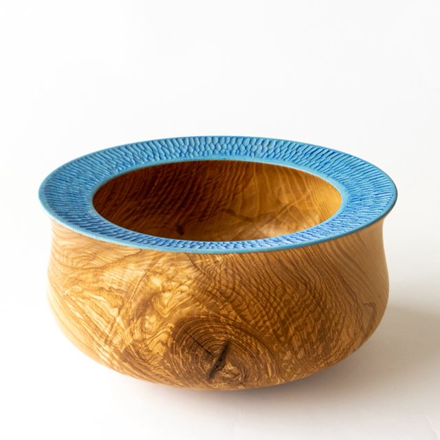 Bowl. Olive ash. Carved.