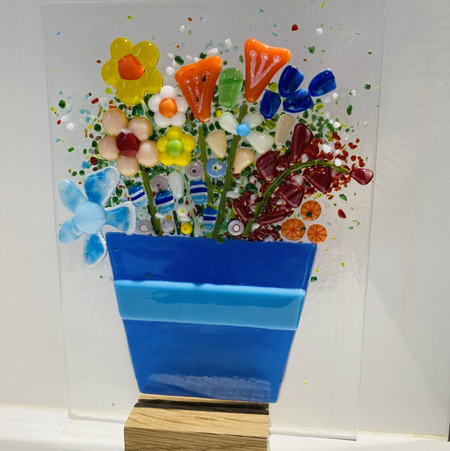Flower pot bouquet on block stand