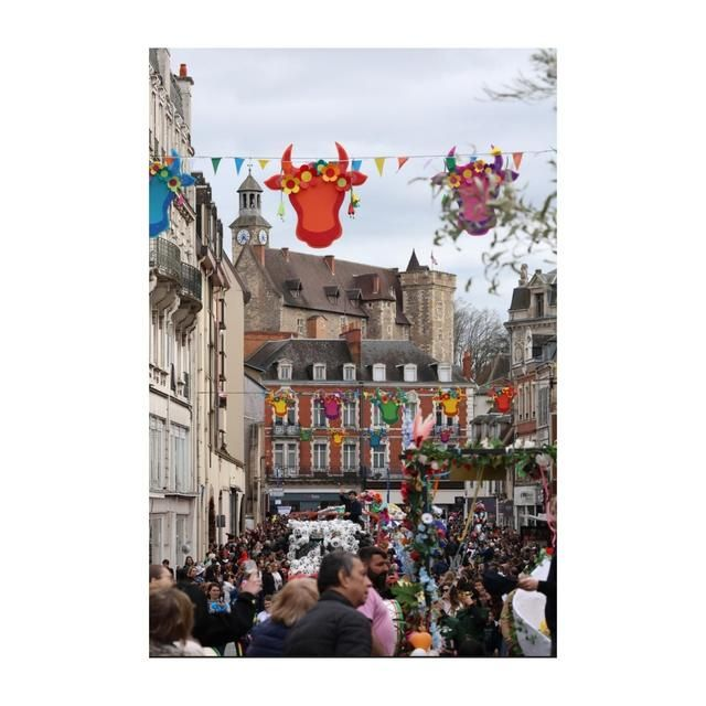 Éclat dans la cité médiévale