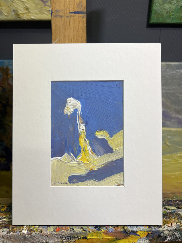 Fragment 70 „Im Licht des Himmels“ von Rostyslav Voronko, Öl auf Karton, 2024 – Figur in Blau und Gelb, abstrahiert im Licht.