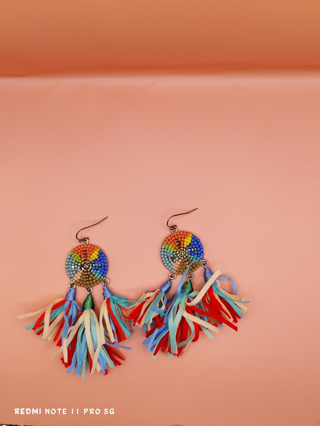 Boucles d&#039;oreilles ethniques multicolores à pampilles