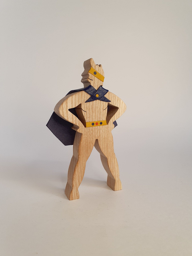 Super-Héros décoratif en bois de frêne et cuir Bleu et Jaune