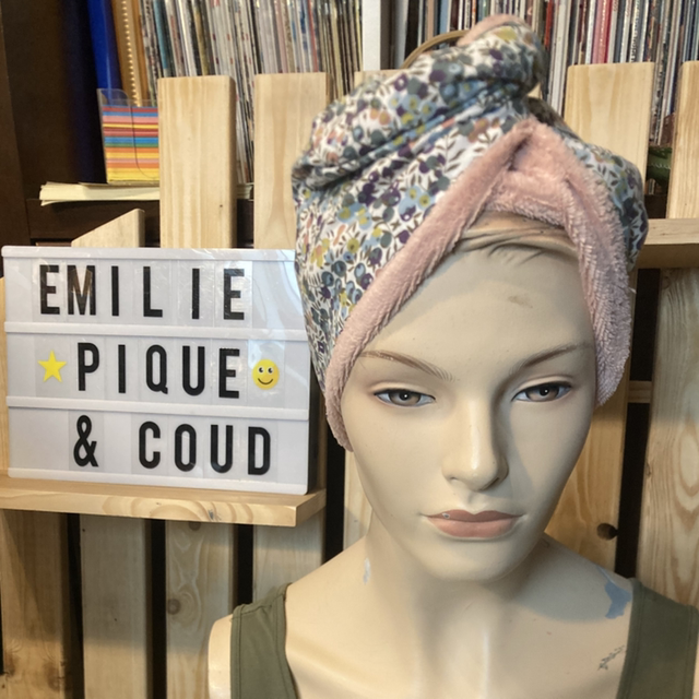 Serviette cheveux rose poudré