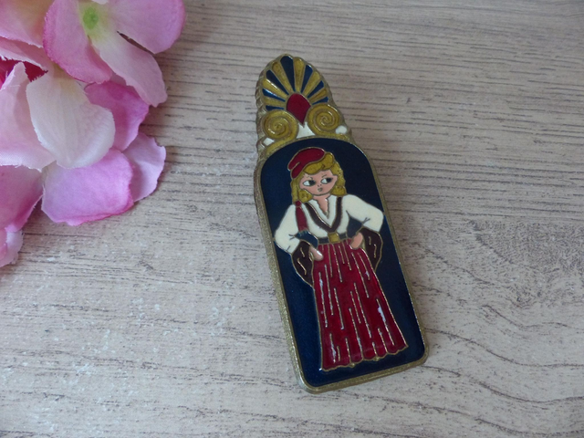 Pince à courrier vintage en laiton émaillé peint main – motif couple grec en tenue traditionnelle – pince à papier décorative pour bureau