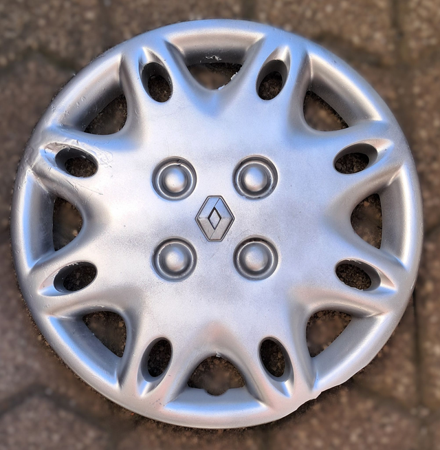 Enjoliveur Renault Clio modèle: Aquarius 13p Occasion 