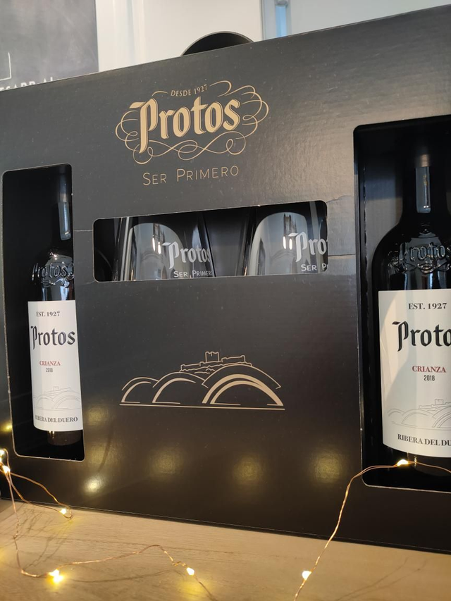 Set Vino Protos Crianza 2018