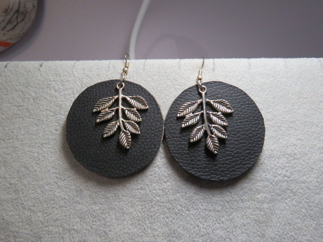 Boucles d'oreilles bois et cuirs 