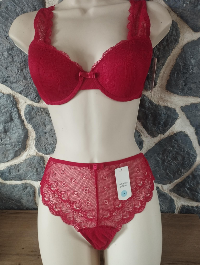 Ensemble bonnet C rouge avec armatures et rembourrage + brésilien