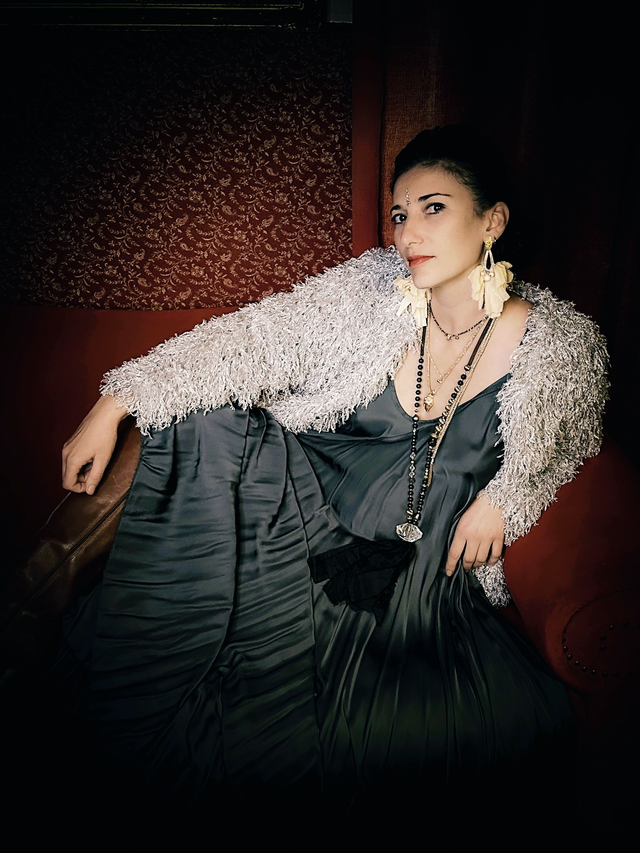 Boucles d&#039;oreilles &quot;Pivoines&quot; beige