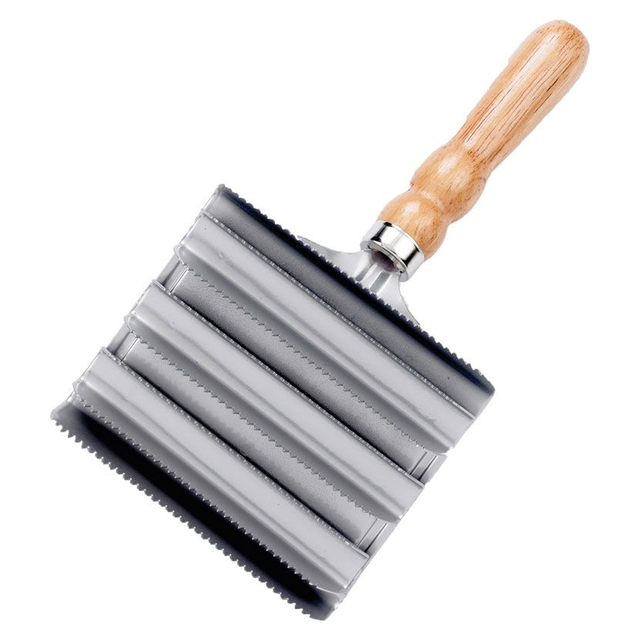Lincoln Metal Curry Comb
