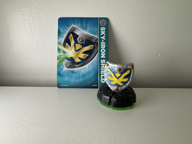 Sky-Iron Shield - Item - Skylanders - Spyro's Adventure