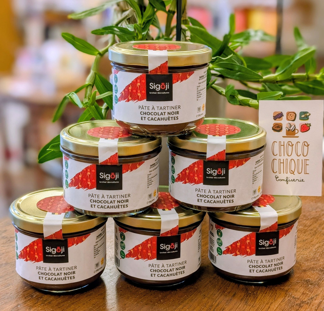Pâte à tartiner Chocolat Noir et Cacahuètes de chez Sigoji