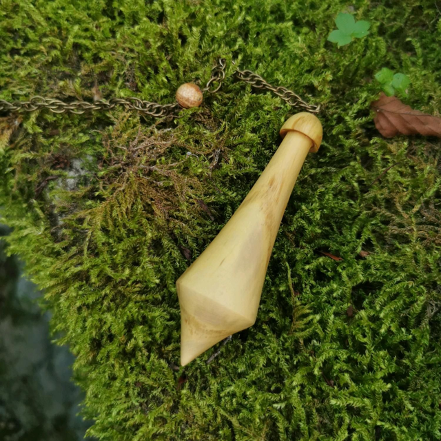 Pendule en Bois de Buis, Jaspe Paysage et Chaînette en Laiton vieilli