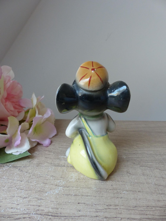 Vintage figurine souris en céramique aux grands yeux, petite souris anthropomorphe, souris groom d'hôtel, portier, bagagiste, réceptionniste