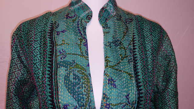 Veste femme reversible sari recyclé et Kantha, unique, confectionnée à la main dans les villages indiens, bleu, vert, turquoise