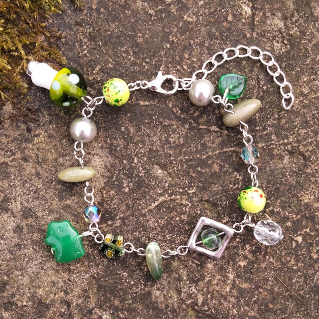 Green Mixed Bead Mushroom Bracelet 
