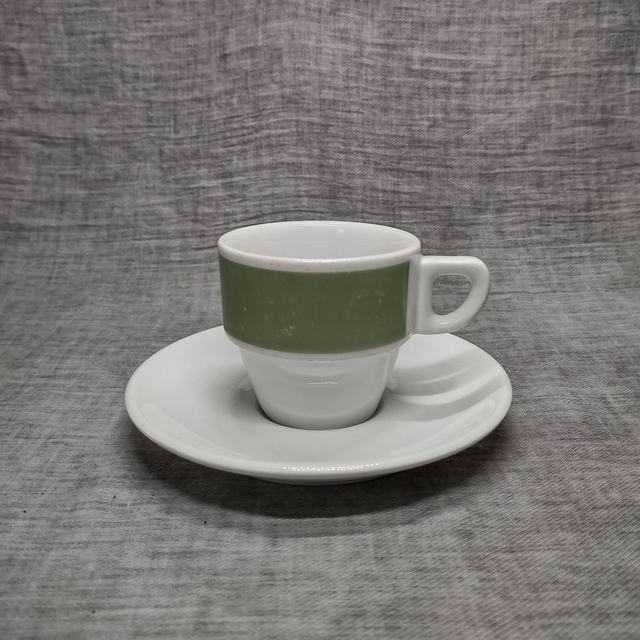 Mosa | Kop (diameter 7,5 cm | hoogte 7 cm) en Schotel (diameter 14,5 cm | hoogte 2,5 cm) wit kleur met lichtgroene band | Vintage