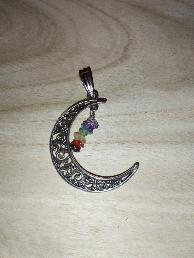 Pendentif 7 chakras lune