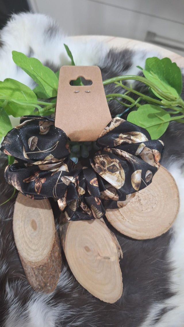 S-015. Skulls and hands