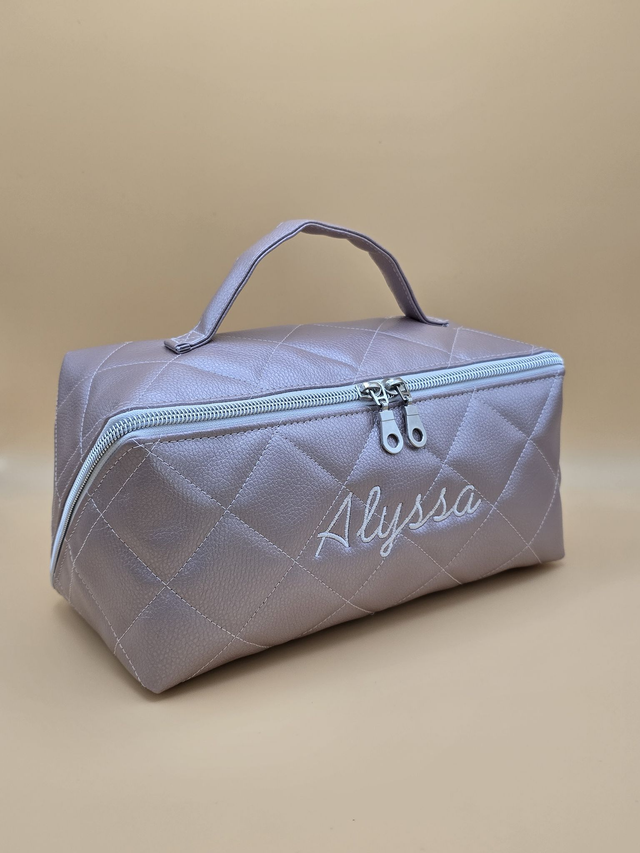 Trousse de toilette grande ouverture + rangements en simili cuir matelassé
