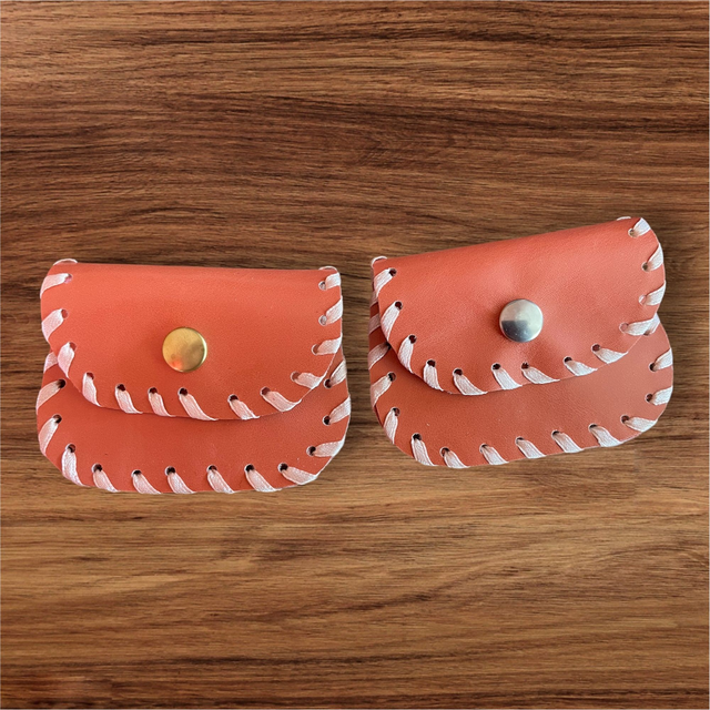 Pochette à chapelet en cuir corail