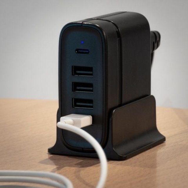 MH USB CHARGER 1x USB C/4 x USB A