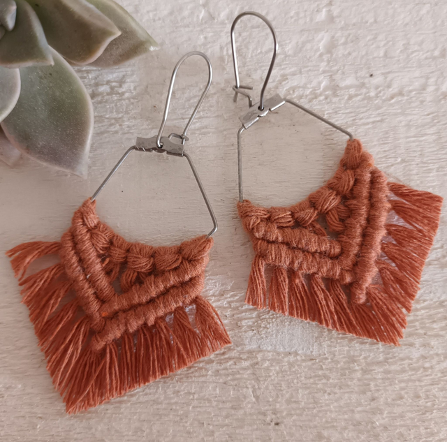 Boucle d'oreille losange macramé argentée