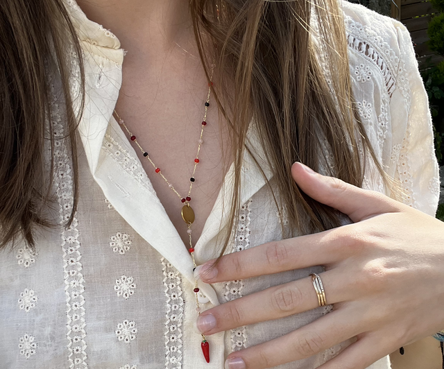 Collier cravate pimenté