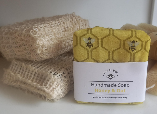 Honey &amp; Oat Soap - Let it Bee