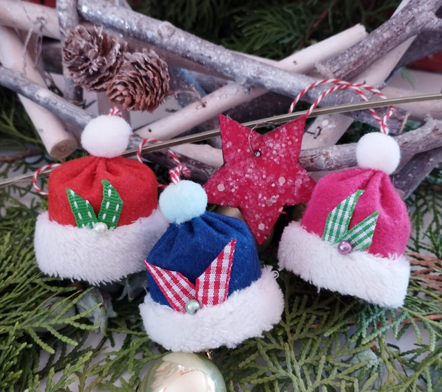 Décoration de Noël - 3 bonnets