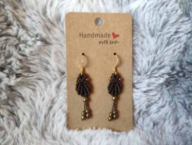Boucles d'oreilles marron avec perles laiton