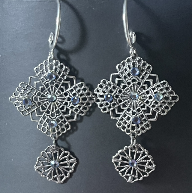 BO29 - Boucles d’oreilles argentées strass bleus