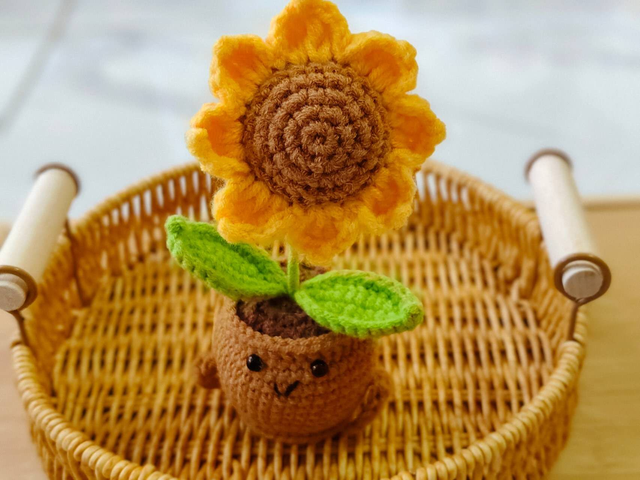 Smile sunflower planter