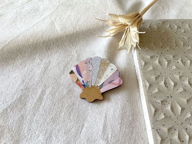 Broche Coquillage rose vif