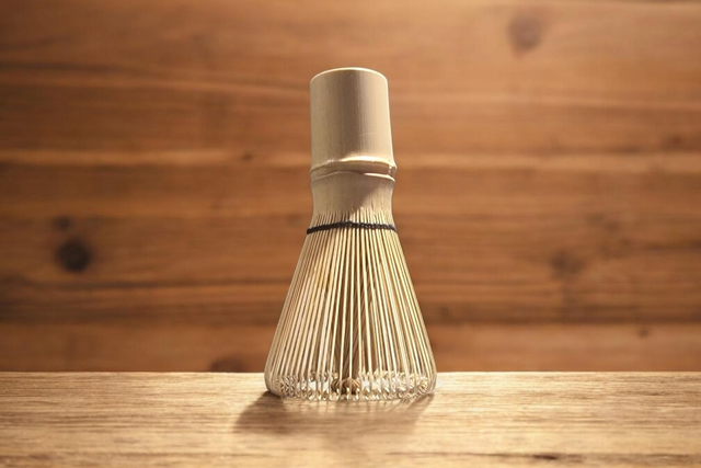 Fouet à matcha traditionnel en bambou