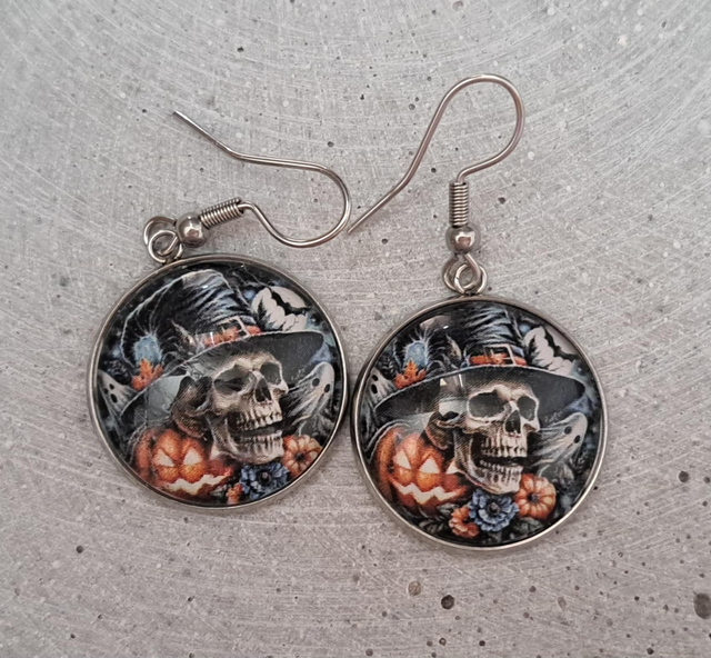 C- Pääkallo -korvakorut 