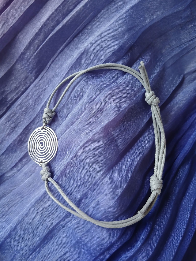 Bracelet breloque argent motif labyrinthe